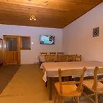 Olimpik House אכסניה *