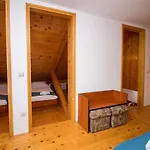 Olimpik House אכסניה *