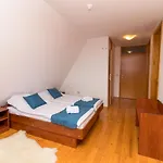 Olimpik House אכסניה יהורינה