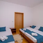 Olimpik House אכסניה *